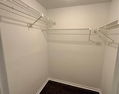 423 Warm Springs Circle - Photo Thumbnail 6
