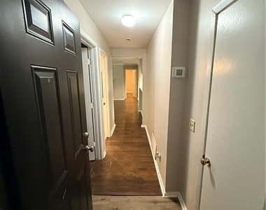 423 Warm Springs Circle - Photo Thumbnail 3