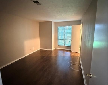 423 Warm Springs Circle - Photo Thumbnail 4