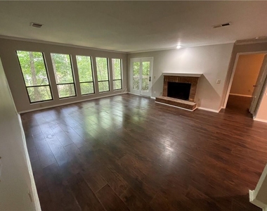 423 Warm Springs Circle - Photo Thumbnail 8