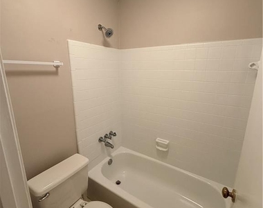 423 Warm Springs Circle - Photo Thumbnail 20