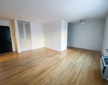 516 W Melrose Street - Photo Thumbnail 2