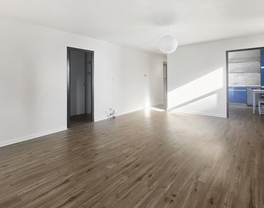 253 E Delaware Place - Photo Thumbnail 3