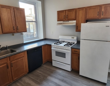 664 W Oakdale Avenue - Photo Thumbnail 4