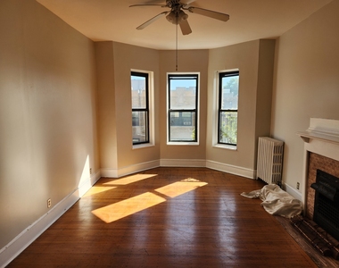 664 W Oakdale Avenue - Photo Thumbnail 2