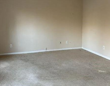 3253 Deshong Drive - Photo Thumbnail 4