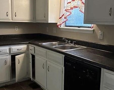 3253 Deshong Drive - Photo Thumbnail 3