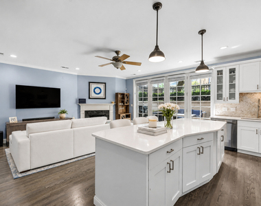 3715 N Wilton Avenue - Photo Thumbnail 3