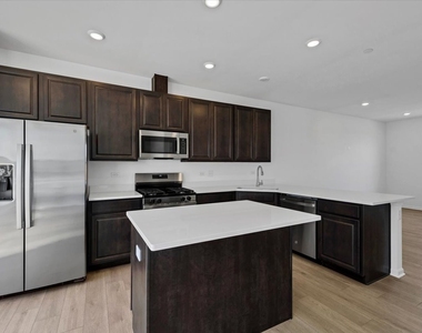 333 Settlers Place - Photo Thumbnail 8