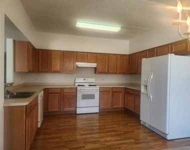 16661 Liberty Circle - Photo Thumbnail 2