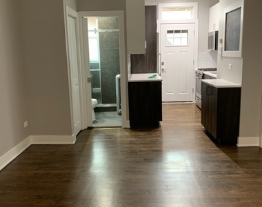 709 W Barry Avenue - Photo Thumbnail 5
