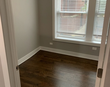 709 W Barry Avenue - Photo Thumbnail 7