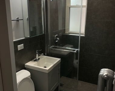 709 W Barry Avenue - Photo Thumbnail 3