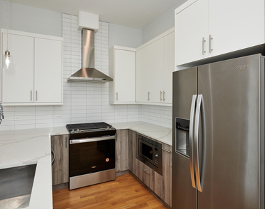 2139 W Madison Street - Photo Thumbnail 1