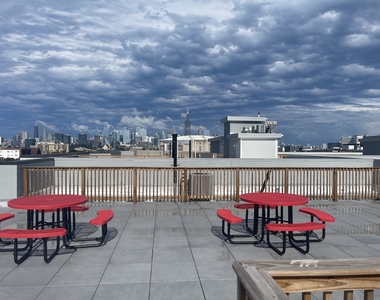 2139 W Madison Street - Photo Thumbnail 8