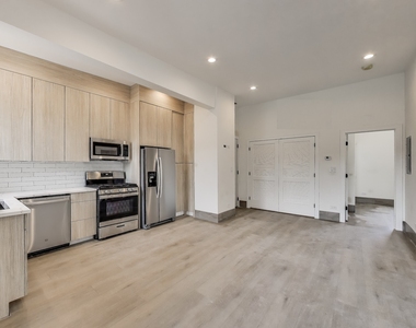 2023 N Drake Avenue - Photo Thumbnail 3