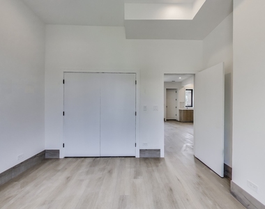 2023 N Drake Avenue - Photo Thumbnail 11