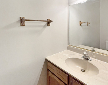 3745 Johns Manville Avenue - Photo Thumbnail 5