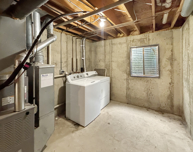 3745 Johns Manville Avenue - Photo Thumbnail 12