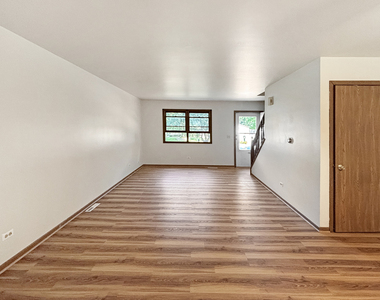 3745 Johns Manville Avenue - Photo Thumbnail 4