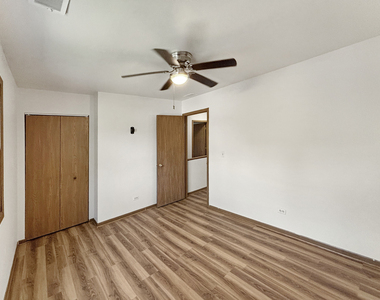 3745 Johns Manville Avenue - Photo Thumbnail 10