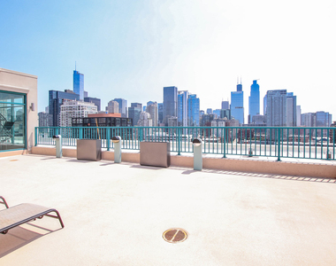 340 W Superior Street - Photo Thumbnail 31