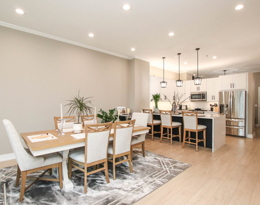 340 W Superior Street - Photo Thumbnail 7