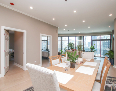 340 W Superior Street - Photo Thumbnail 8