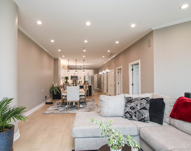 340 W Superior Street - Photo Thumbnail 9