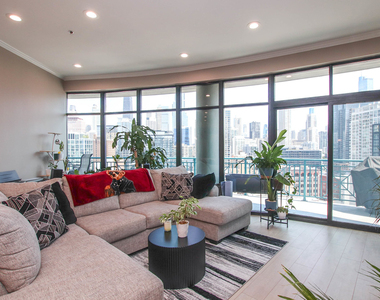 340 W Superior Street - Photo Thumbnail 10