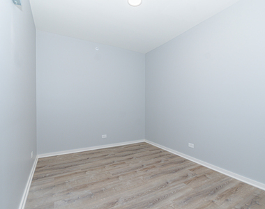 141 S Oak Park Avenue - Photo Thumbnail 7
