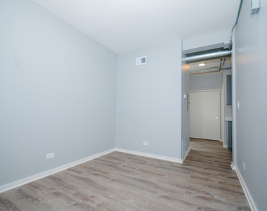 141 S Oak Park Avenue - Photo Thumbnail 6