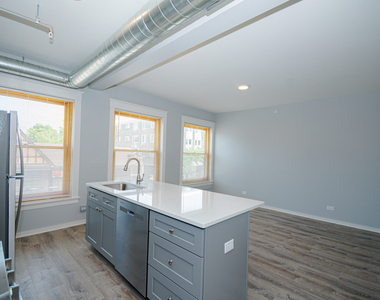 141 S Oak Park Avenue - Photo Thumbnail 3