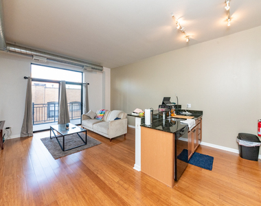 950 W Leland Avenue - Photo Thumbnail 2