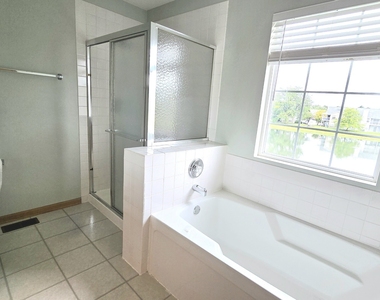 1809 Golden Gate Lane - Photo Thumbnail 9