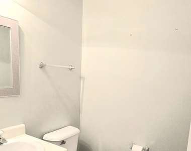 1809 Golden Gate Lane - Photo Thumbnail 6