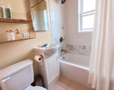 1626 W Farwell Avenue - Photo Thumbnail 12