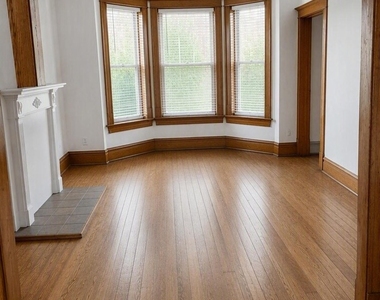 2423 N Washtenaw Avenue - Photo Thumbnail 3