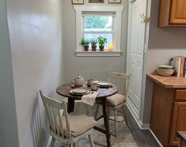 257 Franklin Boulevard - Photo Thumbnail 11