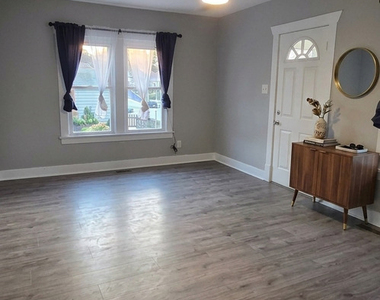 257 Franklin Boulevard - Photo Thumbnail 7