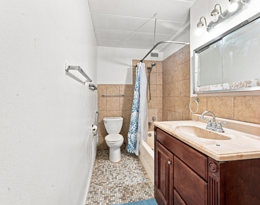 2025 W Granville Avenue - Photo Thumbnail 8