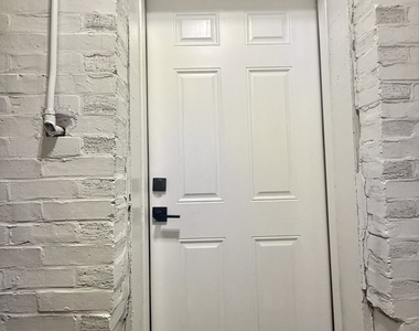 2850 N Avers Avenue - Photo Thumbnail 2