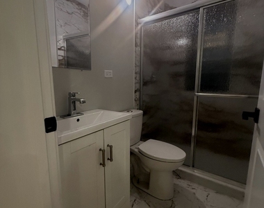 2850 N Avers Avenue - Photo Thumbnail 12