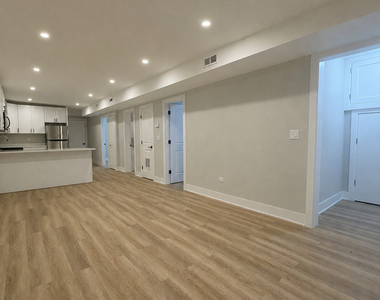 2850 N Avers Avenue - Photo Thumbnail 3