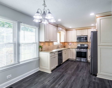 1575 Stockton Lane - Photo Thumbnail 5