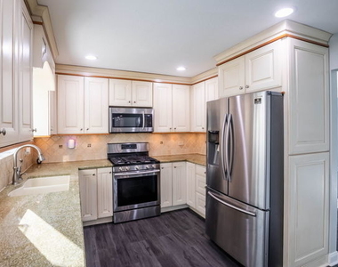 1575 Stockton Lane - Photo Thumbnail 6