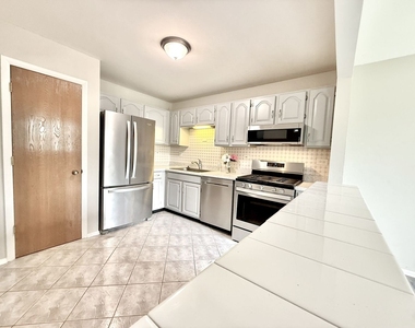 601 Hanover Court - Photo Thumbnail 3