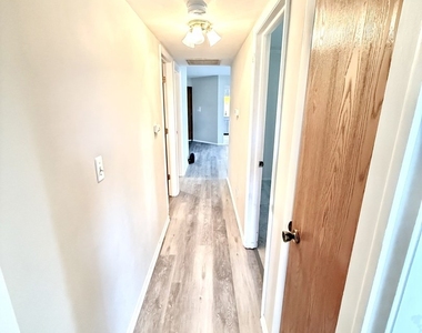 601 Hanover Court - Photo Thumbnail 7
