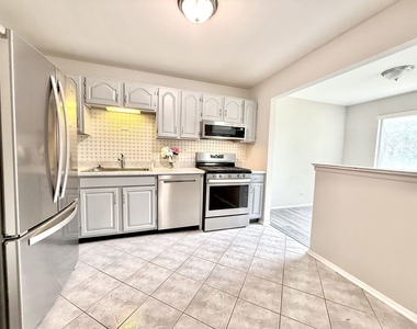 601 Hanover Court - Photo Thumbnail 4