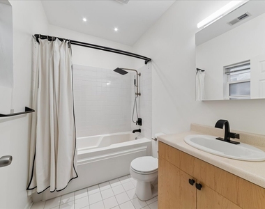 1046 W Fulton Market - Photo Thumbnail 8